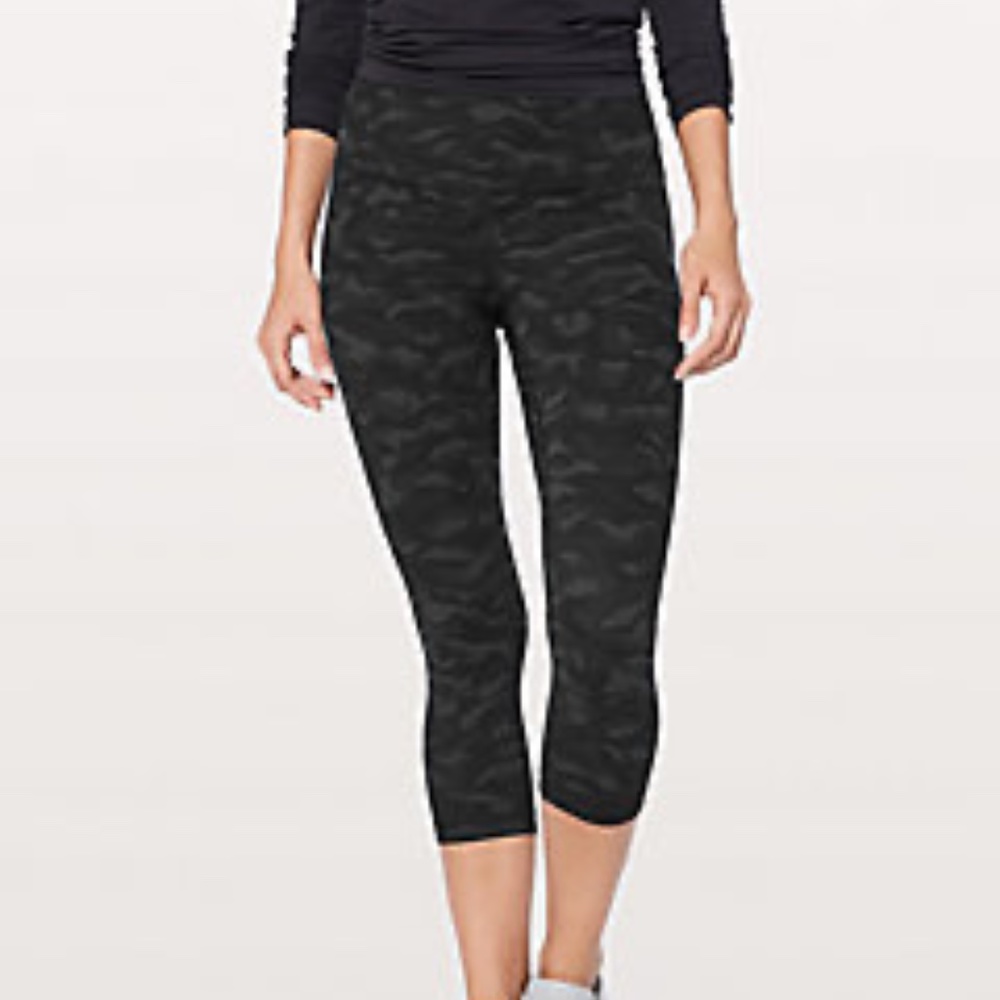 Lululemon Align Crop Sz 8 Camo